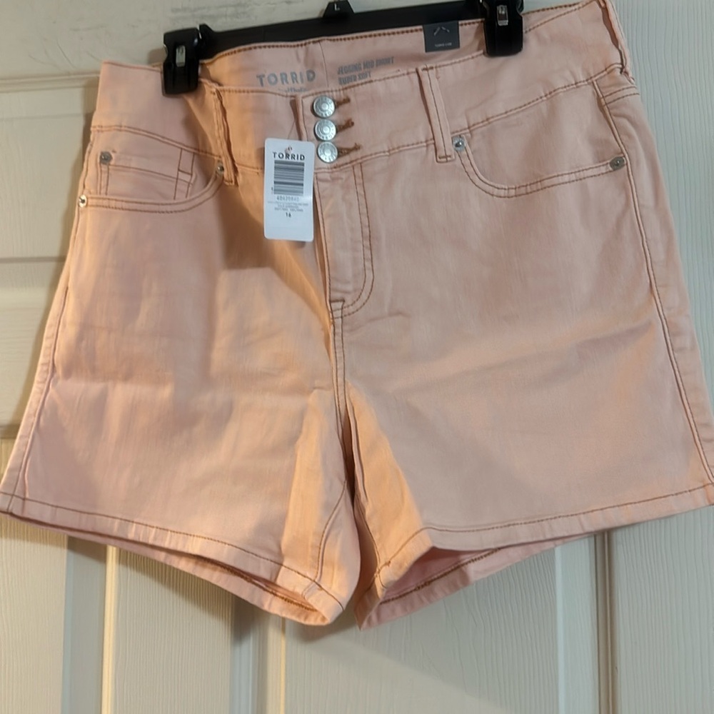 TORRID SUPER SOFT HIGH RISE SHORT: PALE DOGWOOD: NEW WITH TAGS: SIZE 16